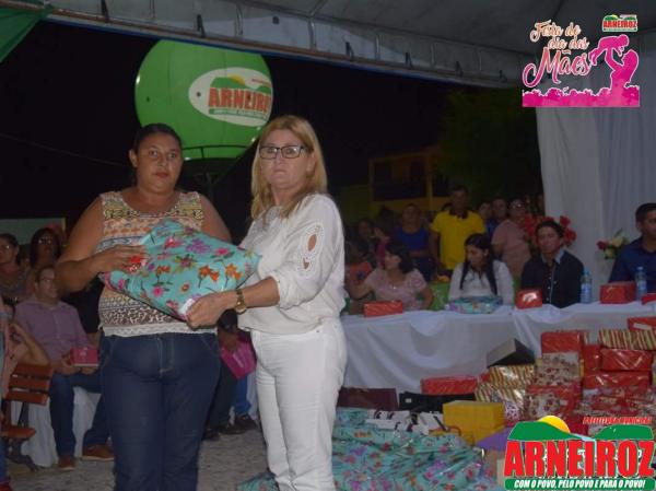 Foto 4 — Comemoração do dia das mães na sede do Município.