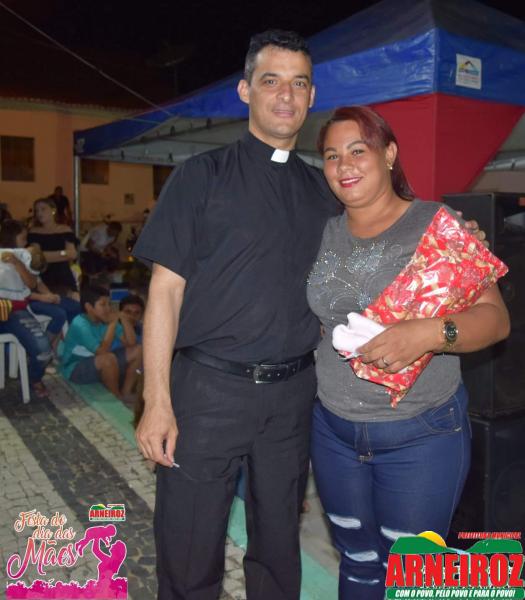 Foto 13 — Comemoração do dia das mães na sede do Município.