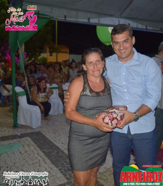 Foto 33 — Comemoração do dia das mães na sede do Município.