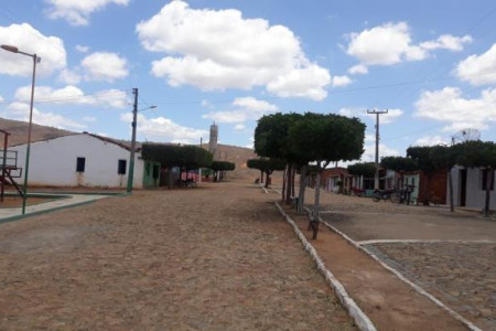 Limpeza nas ruas da Vila de Novo Horizonte 