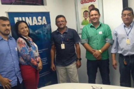 Prefeito assina Convênio para Construção de Casas no Município de Arneiroz.